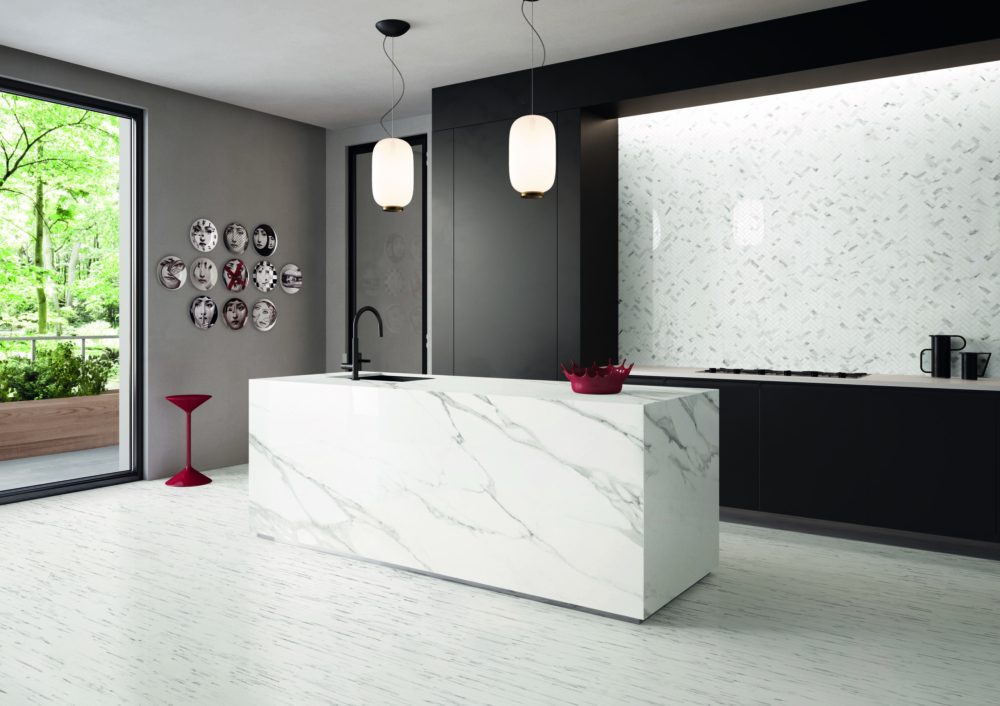 Tdm Statuario 120x278 e Doghe 120x278 Mosaico Intreccio Amb. Cucina Robinetterie imitation marbre blanc