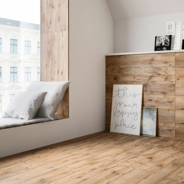 Chambre avec sol en carrelage effet parquet noisette en lames 20x120