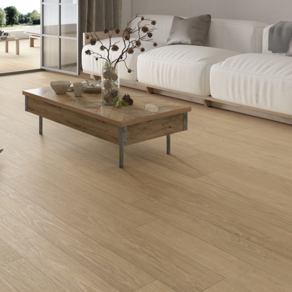 Séjour avec sol en carrelage imitation parquet chêne clair